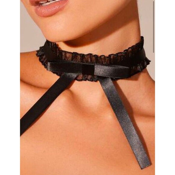 Black Ribbon Bow Choker Necklace Ruffle Velvet Trendy Cute Shamelessly Sparkly - Picture 1 of 6